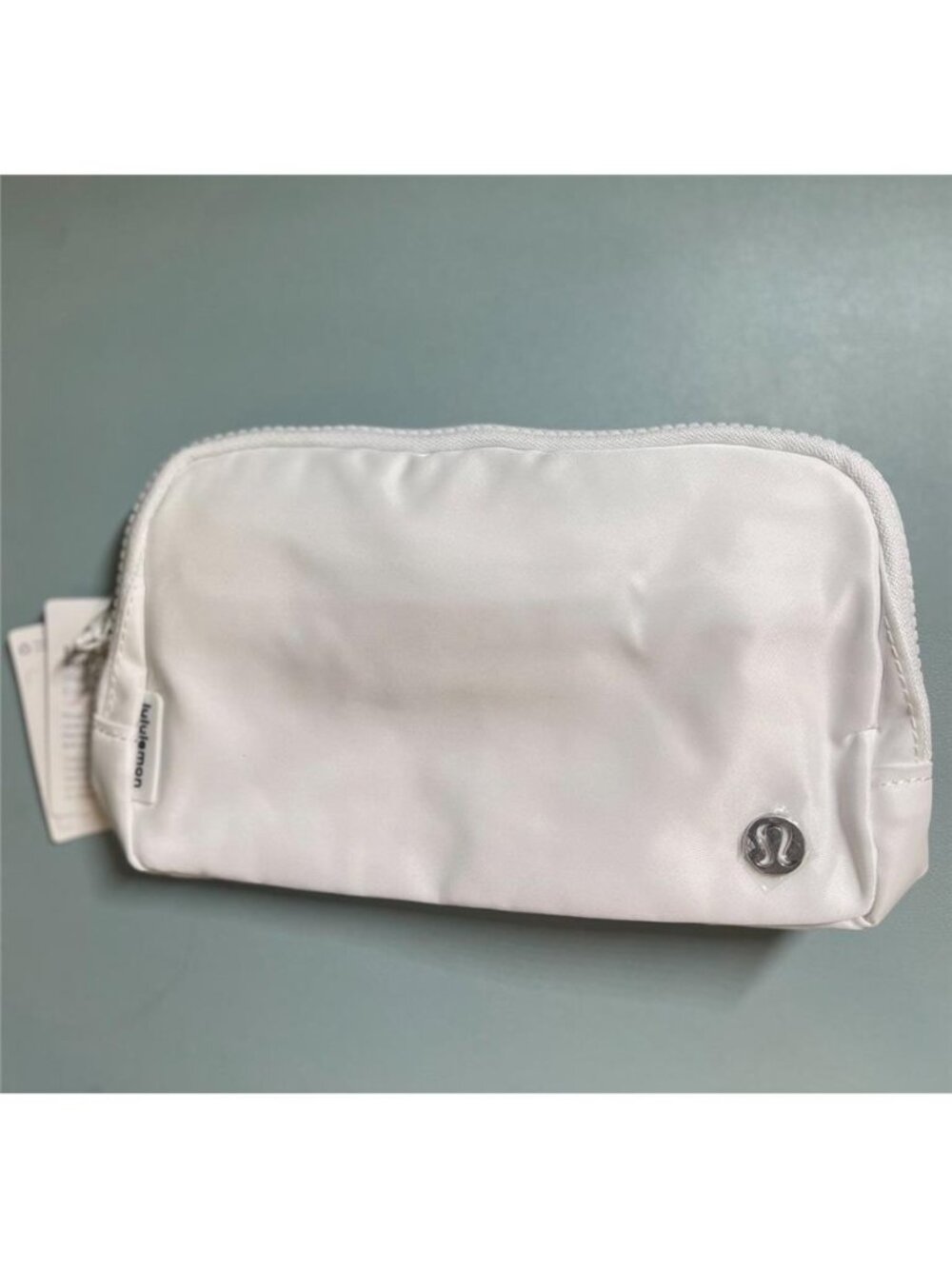 NWT Lululemon Everywhere Belt Bag White & Fanny Bag 1L - Picture 3 of 6